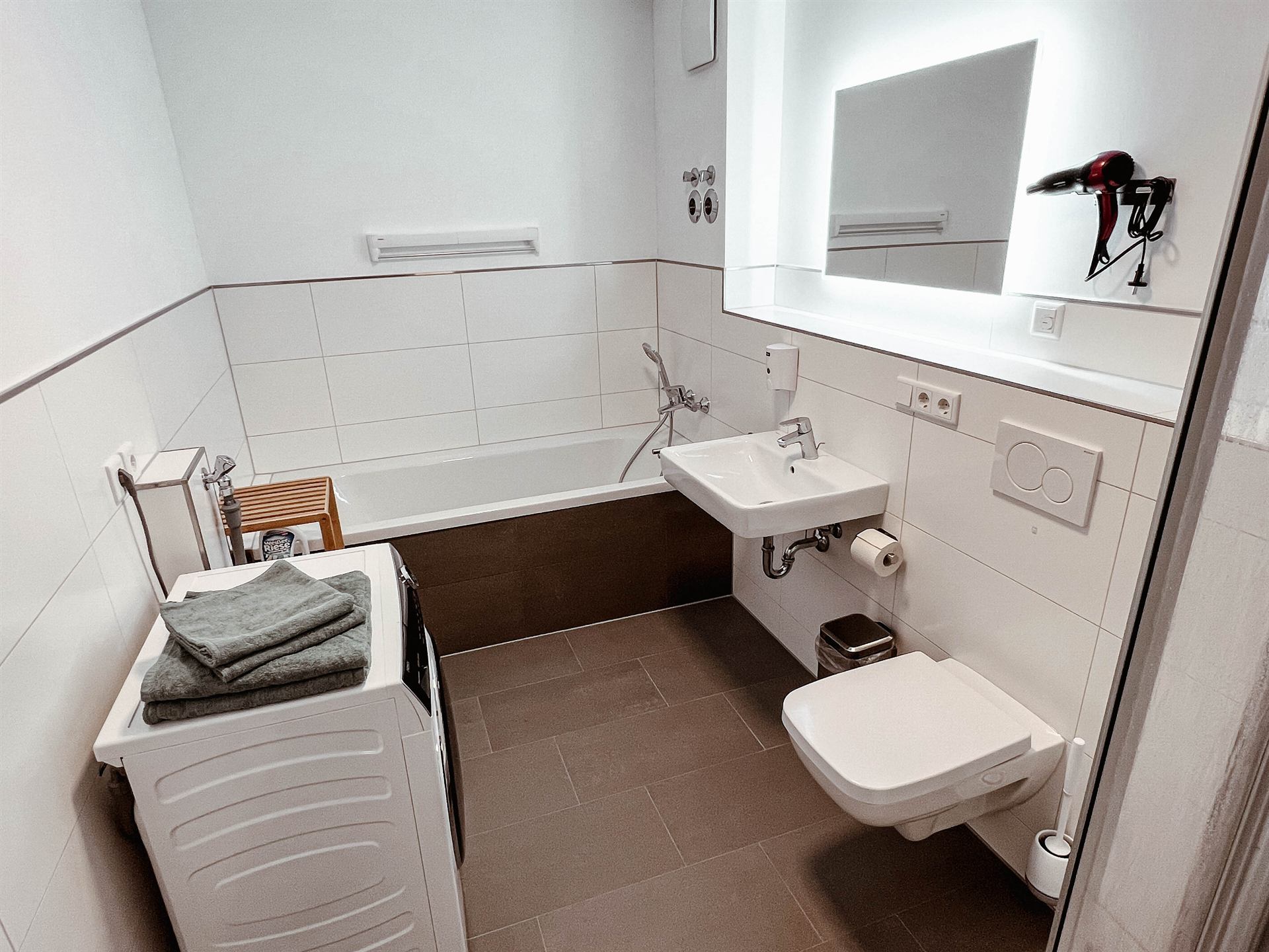 Bad mit Badewanne