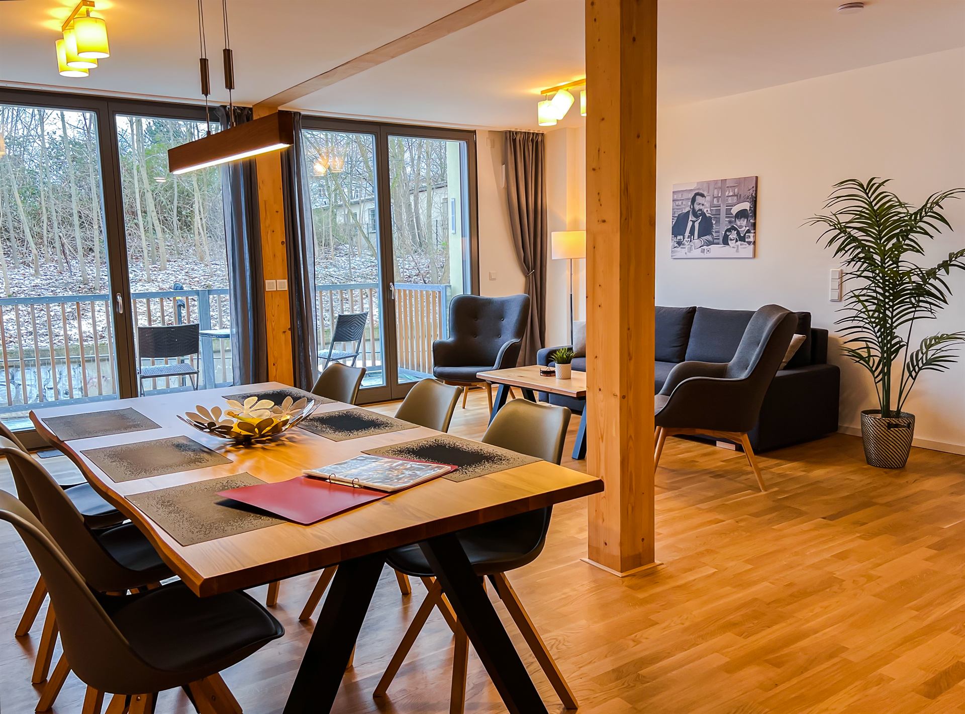 Wohnbereich mit Sofa und Sesseln